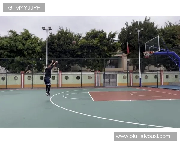 掌握投篮黄金姿势：三分线起跳接球跳投的科学与技巧